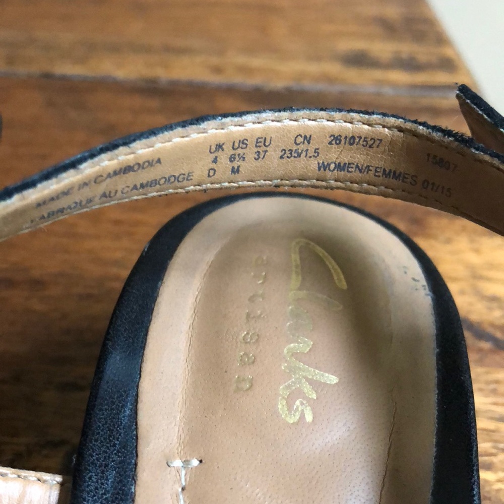 Clark’s black sandal - Picture 5 of 7